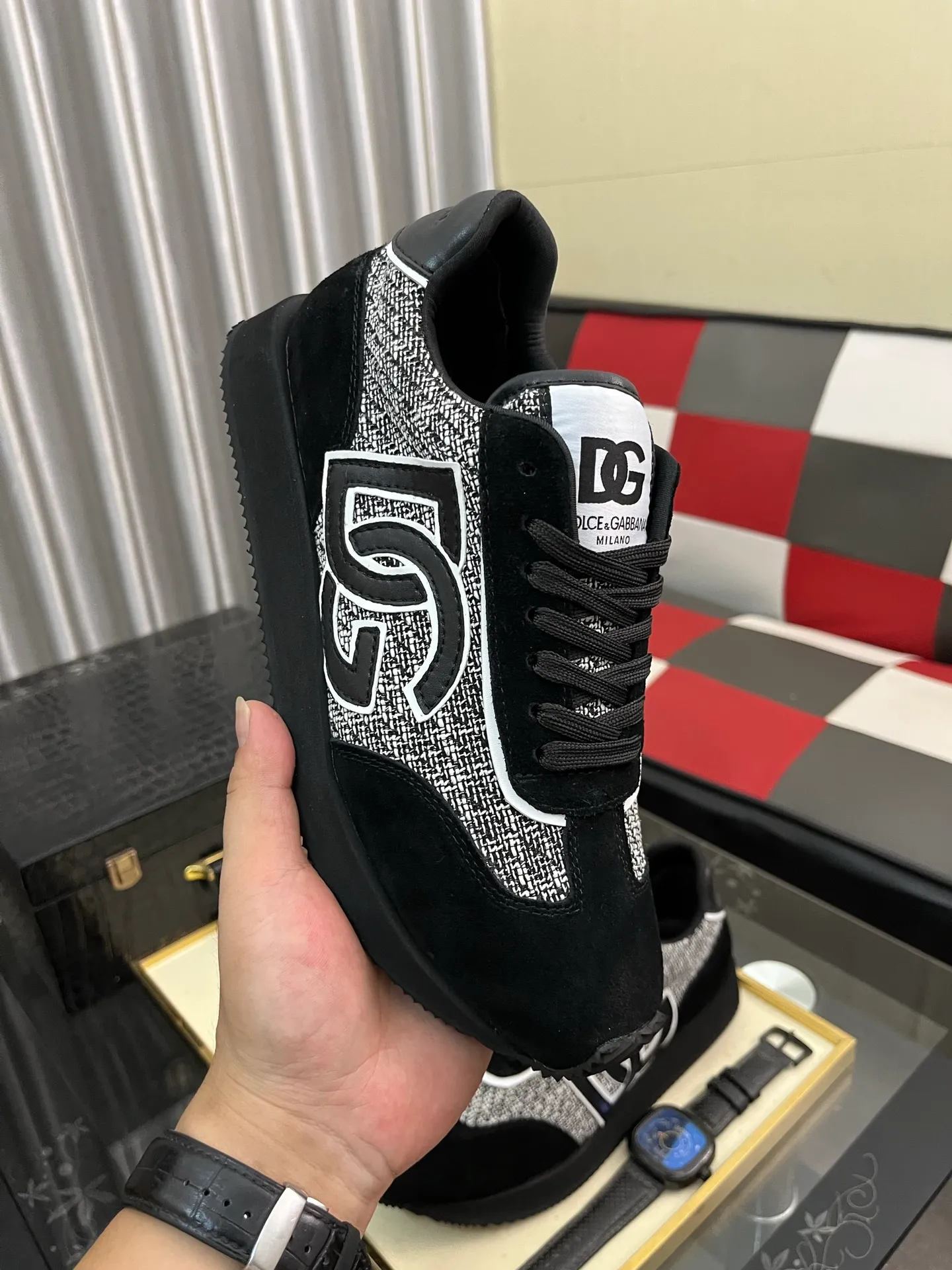 Men's shoes 💰458⌚️⌚️DG's latest popular casual shoes 🔥🔥, the tongue has the brand's iconic details, and the combination of silk cowhide and cow suede enhances the style. Fashionable and versatile, it can complement any look. Create an exquisite design with unique dynamic vitality and modern atmosphere, showing modern elegance. Size: 36-46